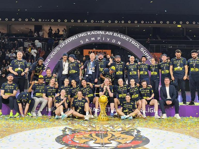 Kadınlar Basketbol Süper Ligi Şampiyonu Fenerbahçe, kupasını aldı