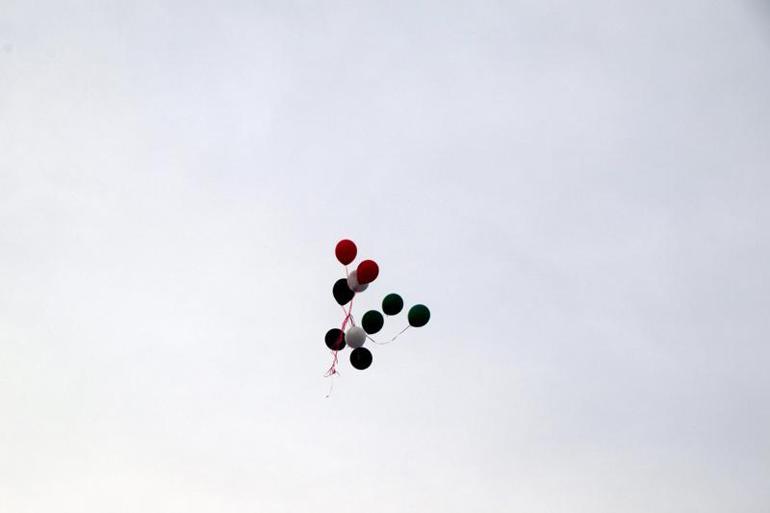 Filistindeki soykırıma dikkat çekmek için gökyüzüne balonlar bırakıldı