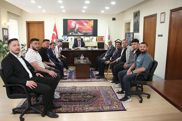 Avrupa Şampiyonu Kerem Kamala Kulada coşkulu karşılama