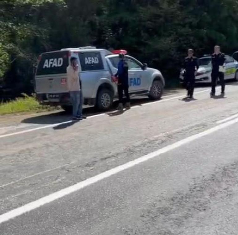 Yamaçtan kopan kapa parçaları, seyir halindeki otomobilin üzerine düştü: 5 yaralı