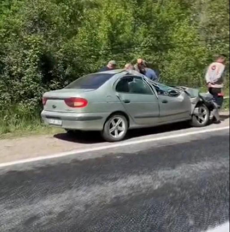 Yamaçtan kopan kapa parçaları, seyir halindeki otomobilin üzerine düştü: 5 yaralı
