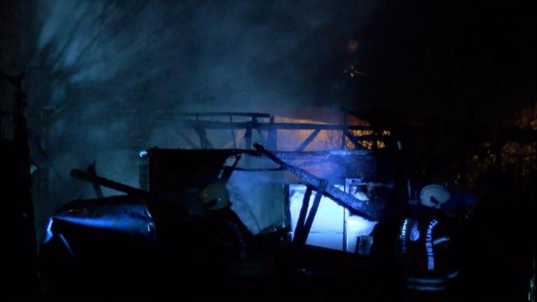 Beykozda inşaat malzemeleri deposunda çıkan yangın söndürüldü