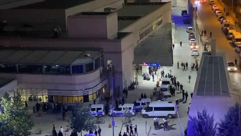 Mahalledeki taşlı, sopalı, bıçaklı kavga hastanede devam etti: 2si ağır, 5 yaralı