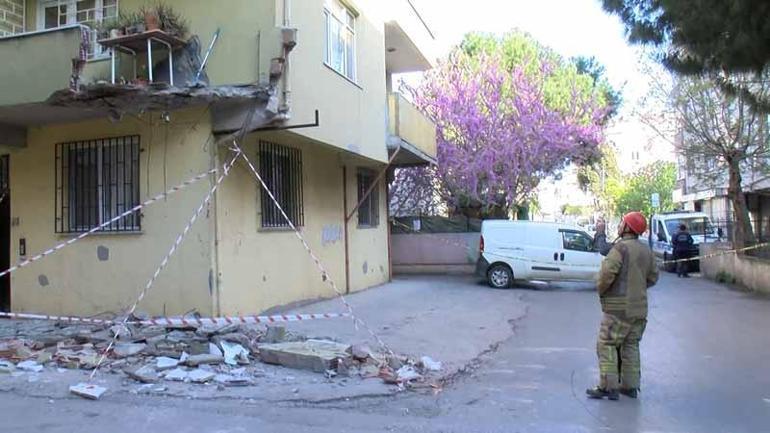 Pendik’te 5 katlı binanın 1inci katında balkon çöktü