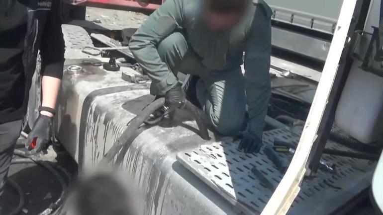 Arnavutköyde uyuşturucu operasyonu: 801,5 kilogram metamfetamin ele geçirildi, 2 kişi yakalandı