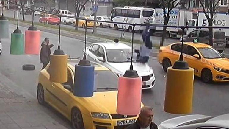 Avcılarda otomobilin çarptığı yaya kaldırıldığı hastanede hayatını kaybetti; kaza kamerada