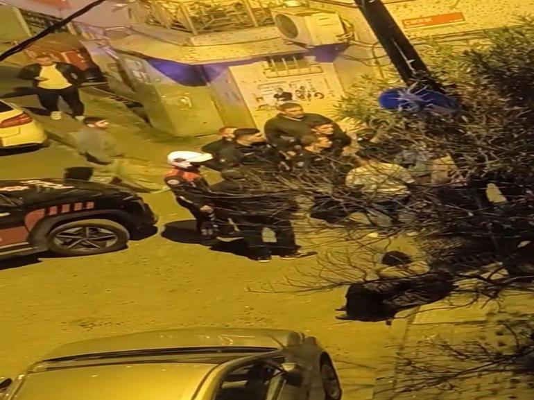 Kağıthanede abart egzoz kullanan motosikletliyle mahalle sakini arasında metal çubuklu kavga : 2 yaralı