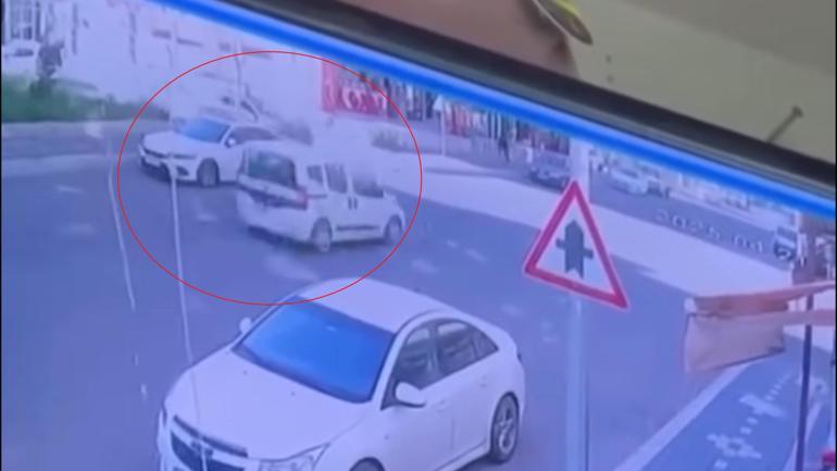 Otomobille çarpışan hafif ticari araç takla attı; 2 yaralı