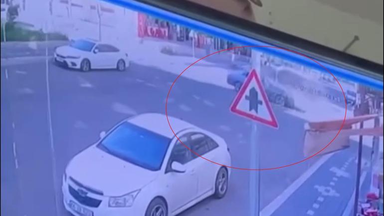 Otomobille çarpışan hafif ticari araç takla attı; 2 yaralı