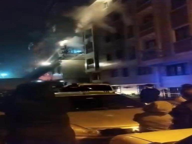 Kağıthanede prizden çıkan yangın daireyi küle çevirdi