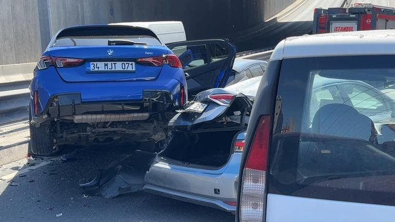 Beylikdüzü’nde altgeçitte 6 aracın karıştığı zincirleme kaza