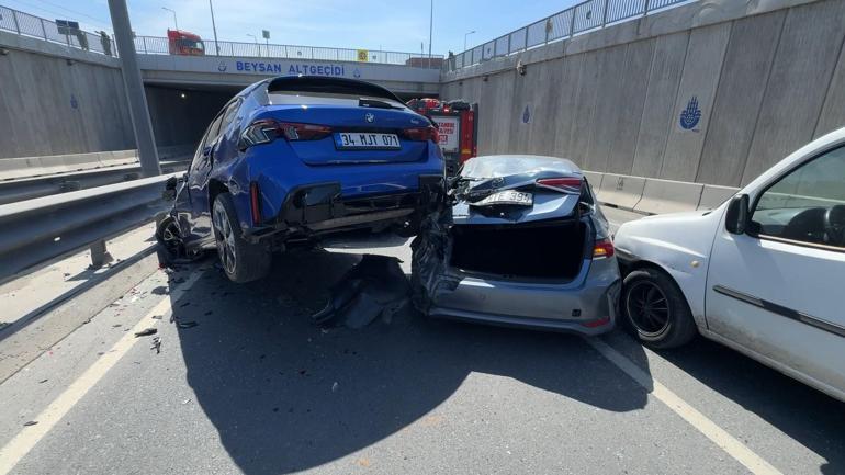 Beylikdüzü’nde altgeçitte 6 aracın karıştığı zincirleme kaza