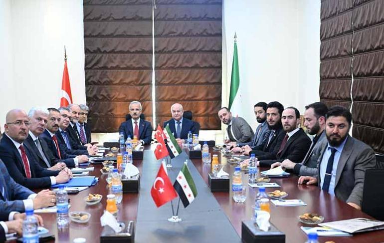 Bakan Uraloğlu, Suriye Ulaştırma Bakanı Bedir ile bir araya geldi