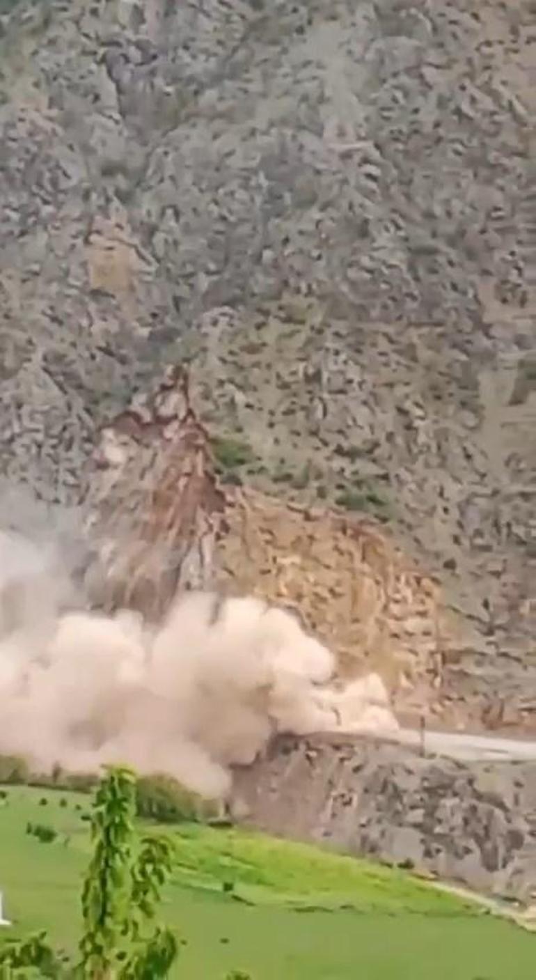 Gümüşhane-Tirebolu karayolunda heyelan yolu kapattı; o anlar kamerada