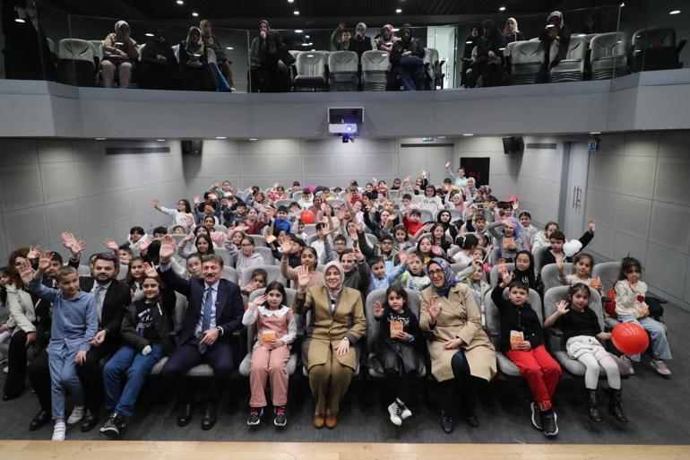 AK Parti Kadın Kolları Başkanı Ercan, hastanede tedavi gören çocukları ziyaret etti