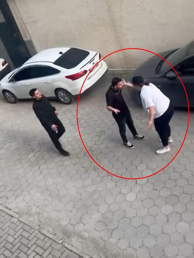 Sokakta darbedilen kişiyi gören genç kızın saldırganlara tepkisi kamerada