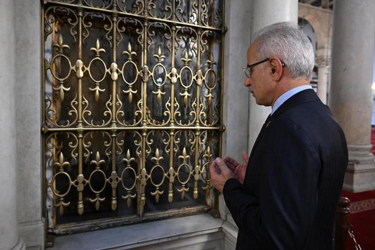 Ulaştırma ve Altyapı Bakanı Uraloğlu Emevi Camii’ni ziyaret etti