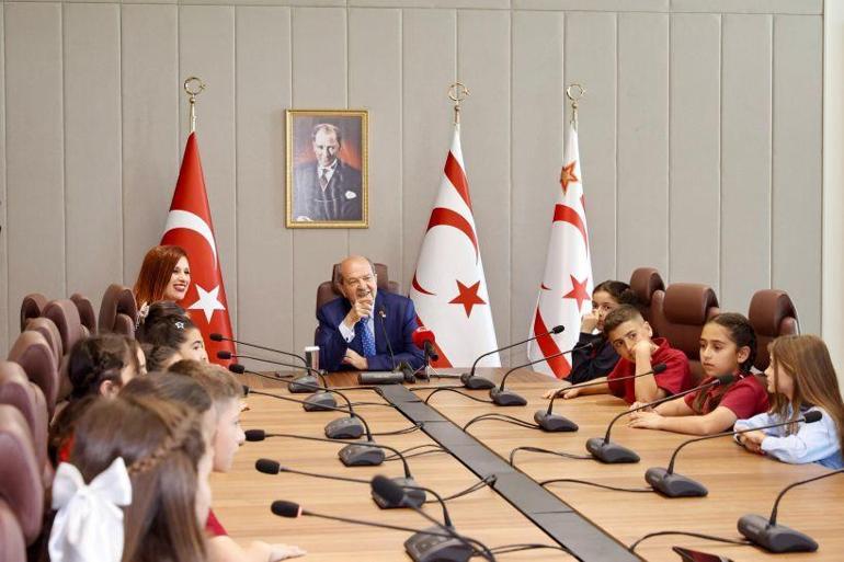 KKTC Cumhurbaşkanı Tatar, makamını ilkokul öğrencisine devretti