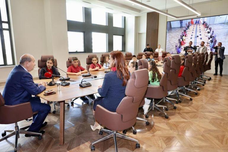 KKTC Cumhurbaşkanı Tatar, makamını ilkokul öğrencisine devretti