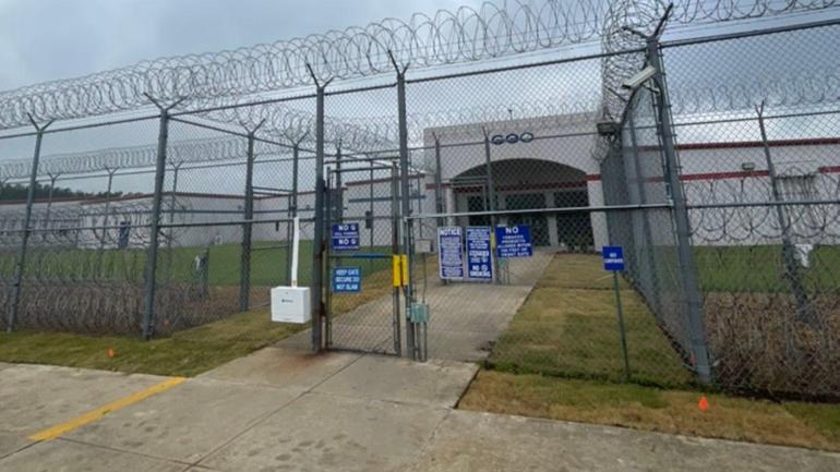 ABD’li kongre üyeleri, gözaltındaki Türk öğrenci Öztürk ve Filistinli aktivist Halil’i ziyaret etti