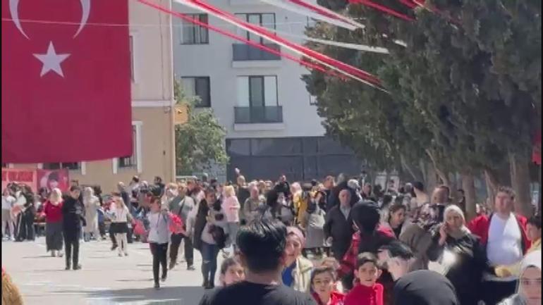 Avcılarda öğrenciler okuldaki 23 Nisan gösterilerinde depreme yakalandılar
