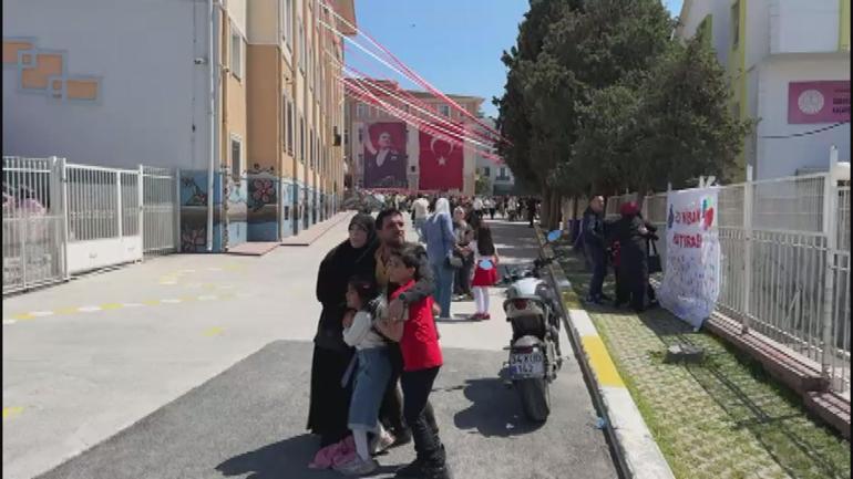 Avcılarda öğrenciler okuldaki 23 Nisan gösterilerinde depreme yakalandılar