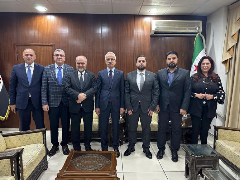 Bakan Uraloğlu, Suriye Bayındırlık ve İskan Bakanı Abdulrezzak ile bir araya geldi