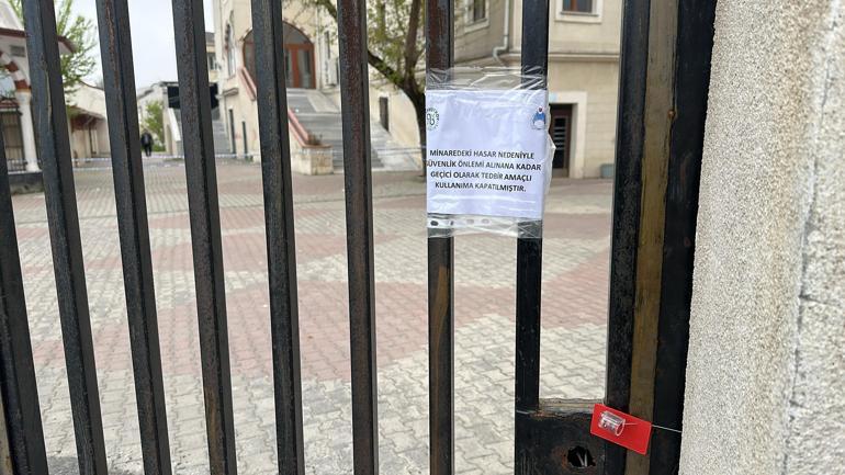 Arnavutköy’de depremin ardından minaresi hasar gören camii mühürlendi