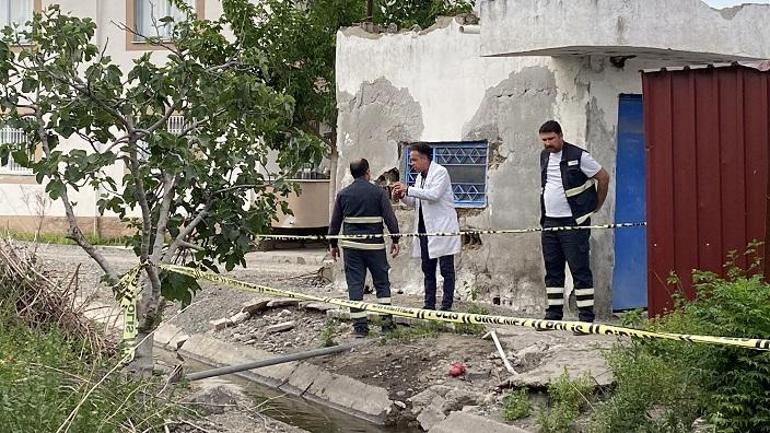 Sulama kanalında ellerini yıkarken elektrik akımına kapılan Özlem ile onu kurtarmak isteyen annesi öldü