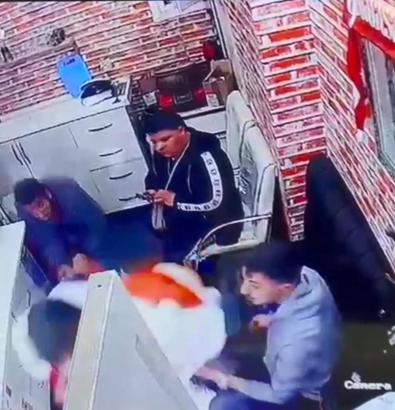 Bayrampaşada çayını alıp depremden kaçtı; Fatihte depremde şoka girdi yerinden kalkamadı