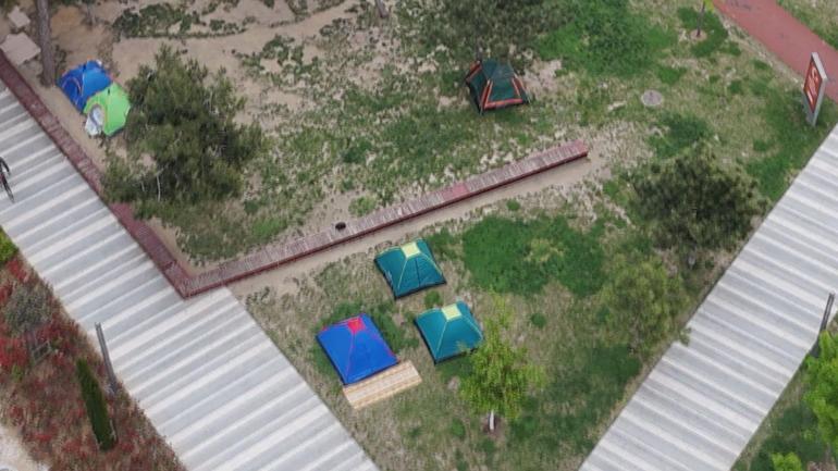 Depremin ardından vatandaşlar geceyi çadırlarda geçirdi