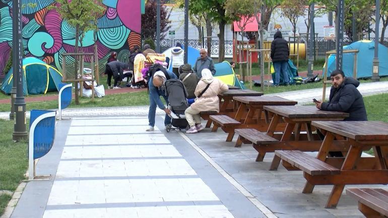 İstanbulda bazı vatandaşlar parklarda sabahladı