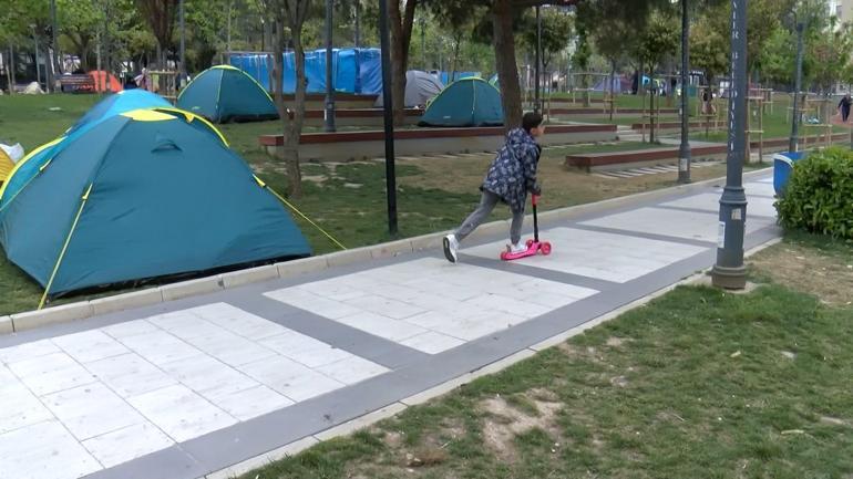 İstanbulda bazı vatandaşlar parklarda sabahladı