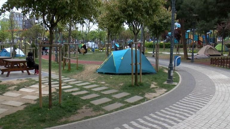 İstanbulda bazı vatandaşlar parklarda sabahladı