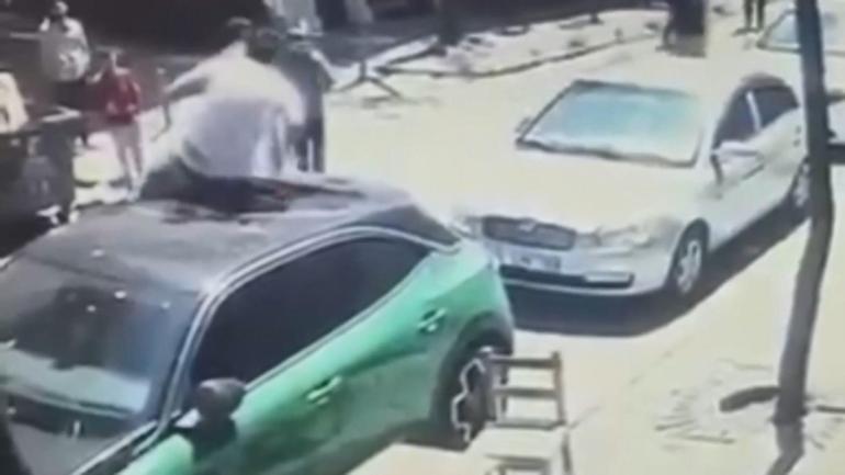 Zeytinburnunda deprem anında arabanın üstüne atladı: Çok korktum, hiçbir şey hatırlamıyorum