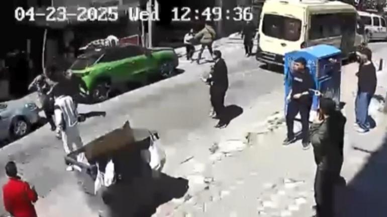 Zeytinburnunda deprem anında arabanın üstüne atladı: Çok korktum, hiçbir şey hatırlamıyorum