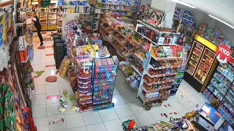 Depremden kaçmak yerine canına hiçe sayıp raflardaki ürünleri tuttu