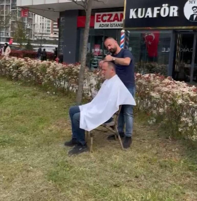Başakşehirde müşterinin depremde yarım kalan saç tıraşı bahçede tamamlandı