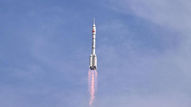 Çin, uzay istasyonuna yeni taykonot ekibini yolladı