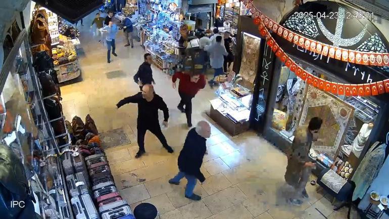 Kapalıçarşıda deprem sırasında yaşanan hareketlilik kamerada