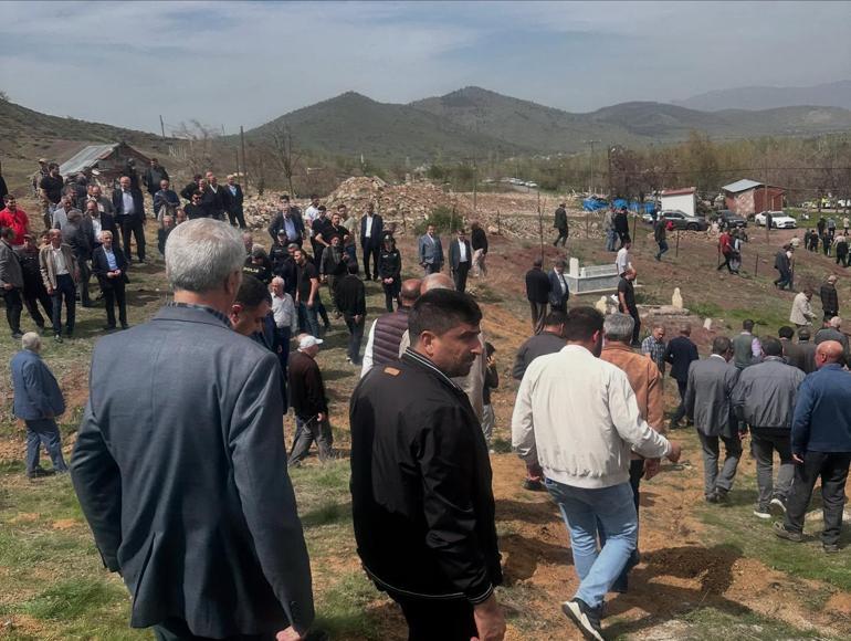 Halı sahada kalp krizinden hayatını kaybeden komiser toprağa verildi
