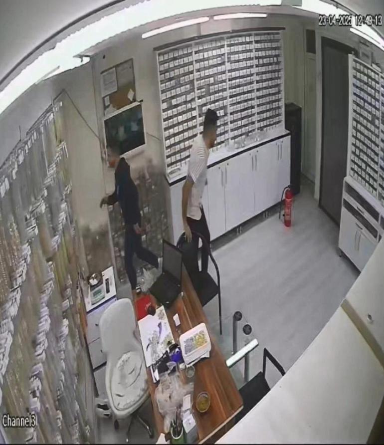Depremde 1inci katın penceresinden atlayarak kaçtılar