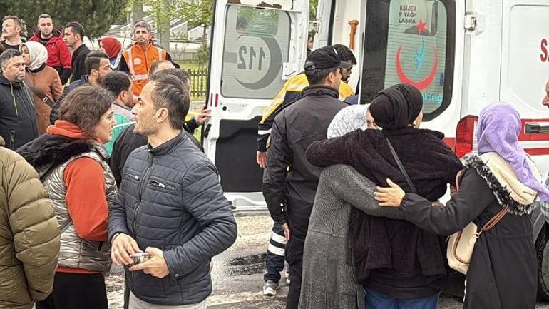 Bartın’da 3 aracın çarpıştığı kaza kamerada; 8 yaralı