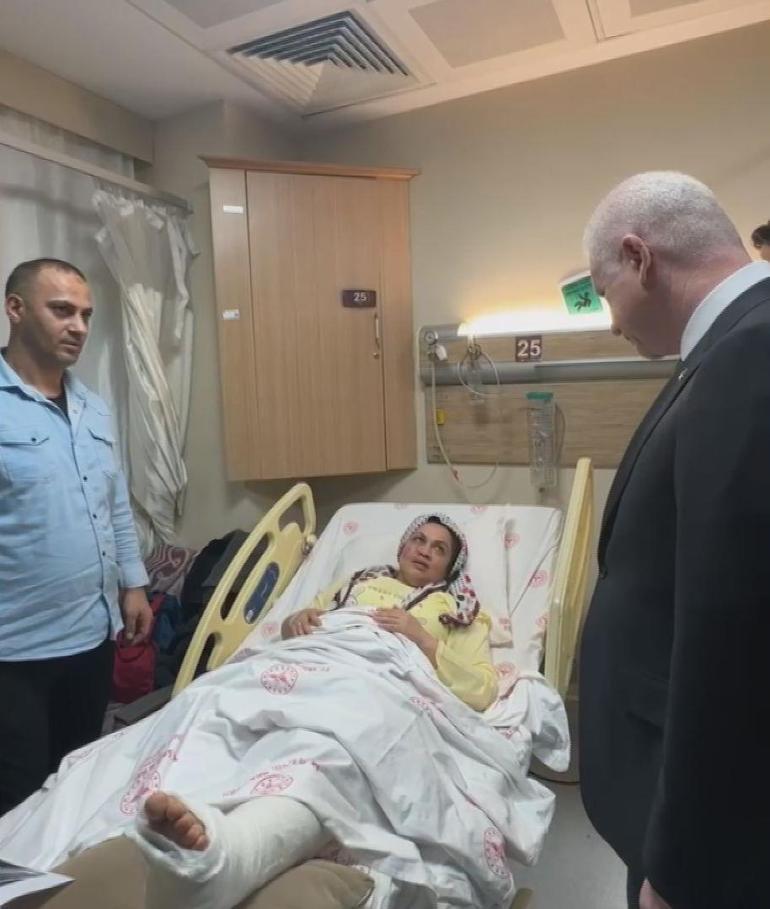Vali Gül, depremde yaralanan vatandaşları hastanede ziyaret etti