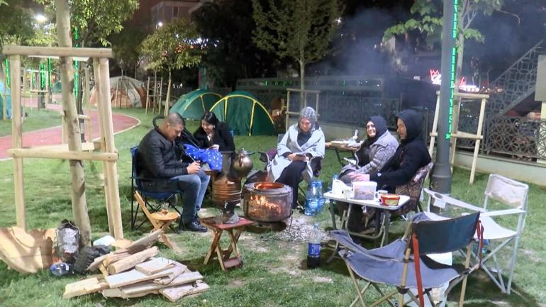İstanbul’da çadırlarda deprem nöbeti: Uykum gelmiyor, deprem olabilir diye korkuyorum