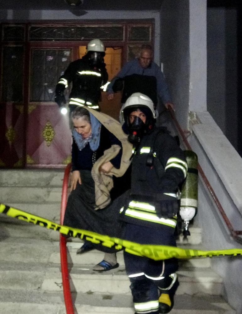 Boşanma davası açan eşine kızıp, oturdukları evi ateşe verdi