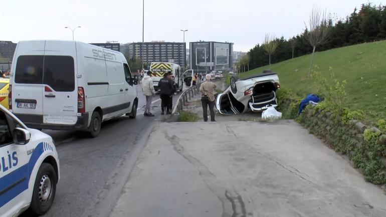 Bakırköyde servis minibüsünün karıştığı zincirleme kaza: 5 yaralı