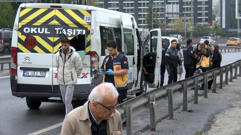 Bakırköyde servis minibüsünün karıştığı zincirleme kaza: 5 yaralı