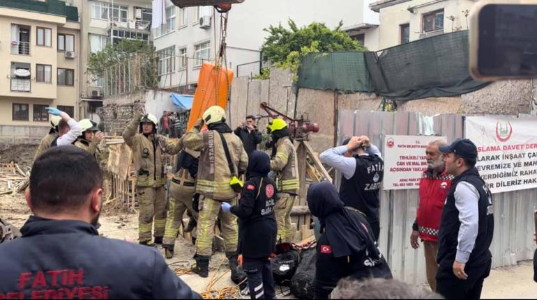 Fatihte iş makinesinin çarptığı işçi 10 metrelik kuyuya düştü