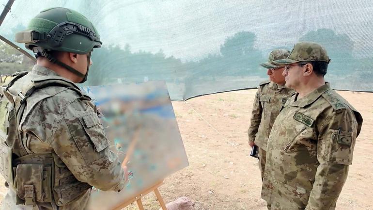 Kara Kuvvetleri Komutanı Bayraktaroğlundan Ege Ordusu Komutanlığında inceleme